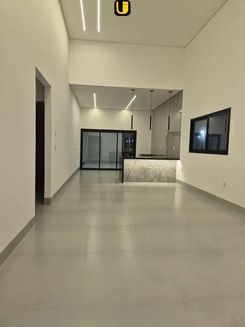 Foto 1 de Casa com 3 quartos à venda, 250m2 em Cidade Jardim, Uberlandia - MG