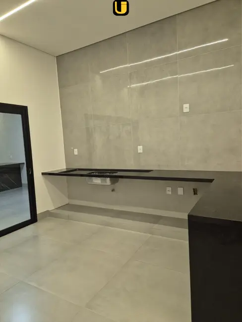 Foto 5 de Casa com 3 quartos à venda, 250m2 em Cidade Jardim, Uberlandia - MG