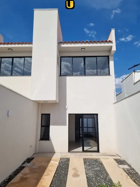 Foto 1 de Casa com 3 quartos à venda, 120m2 em Novo Mundo, Uberlandia - MG