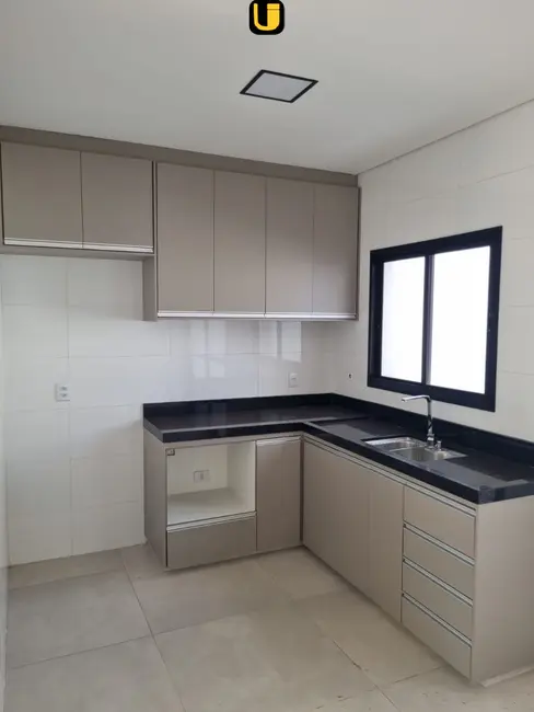Foto 2 de Casa com 3 quartos à venda, 120m2 em Novo Mundo, Uberlandia - MG