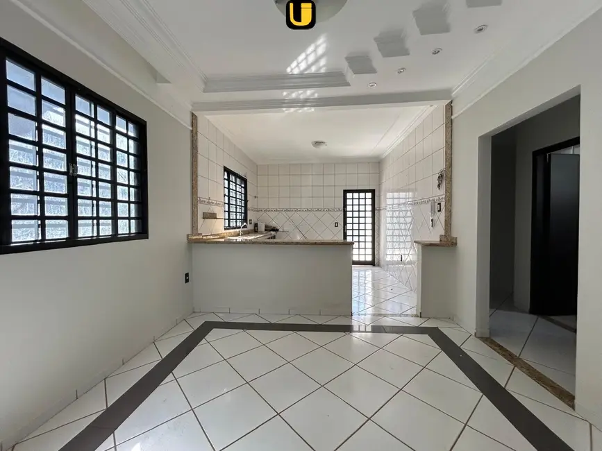 Foto 4 de Casa com 3 quartos à venda, 250m2 em Alto Umuarama, Uberlandia - MG
