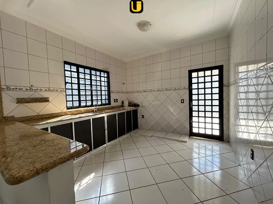 Foto 1 de Casa com 3 quartos à venda, 250m2 em Alto Umuarama, Uberlandia - MG