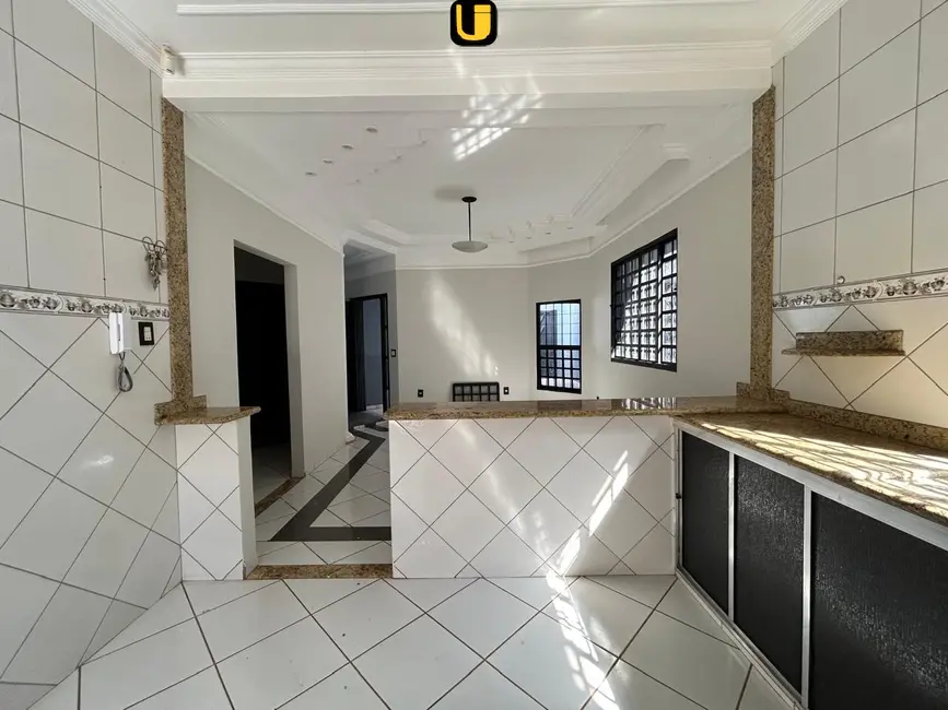 Foto 5 de Casa com 3 quartos à venda, 250m2 em Alto Umuarama, Uberlandia - MG