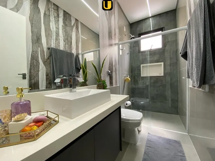 Foto 3 de Casa de Condomínio com 3 quartos à venda, 360m2 em Laranjeiras, Uberlandia - MG