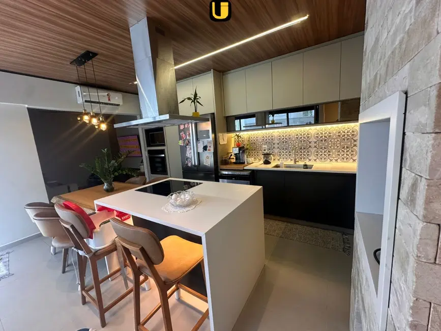 Foto 2 de Casa de Condomínio com 4 quartos à venda, 160m2 em Granja Marileusa, Uberlandia - MG