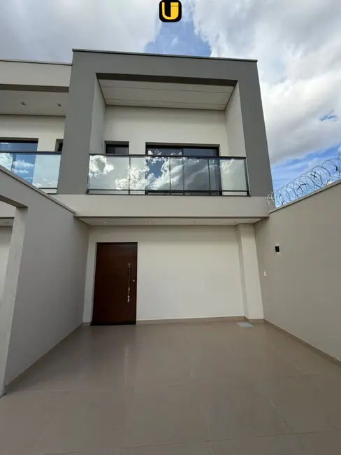 Foto 1 de Casa com 3 quartos à venda, 125m2 em Uberlandia - MG