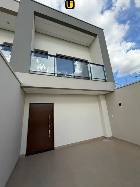 Foto 2 de Casa com 3 quartos à venda, 125m2 em Uberlandia - MG