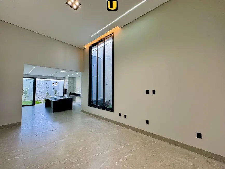 Foto 1 de Casa com 3 quartos à venda, 250m2 em Jardim Botânico, Uberlandia - MG