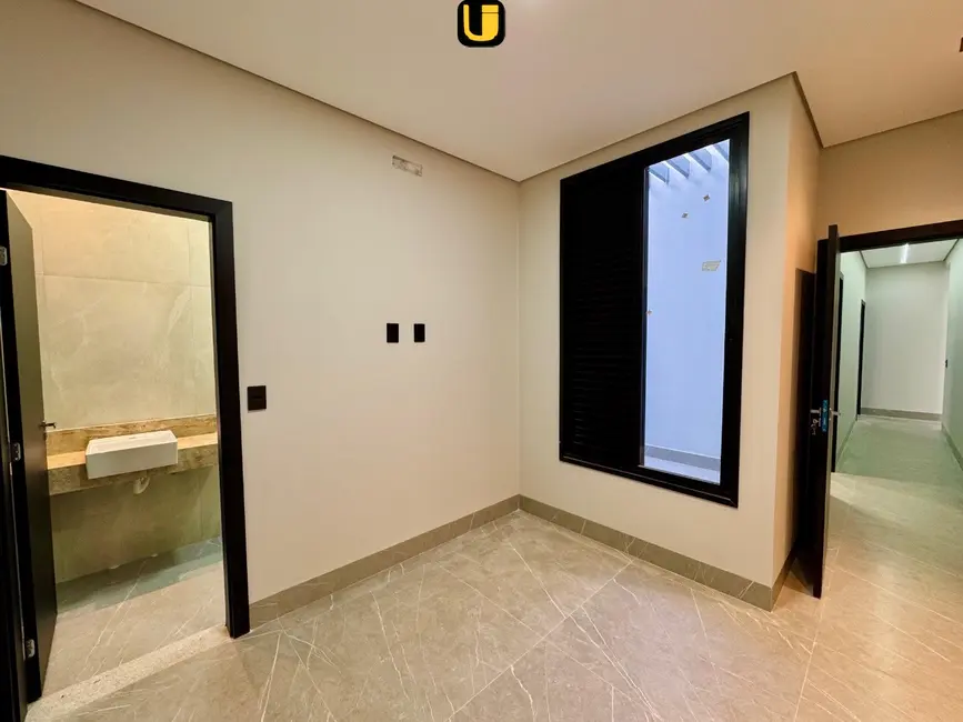 Foto 2 de Casa com 3 quartos à venda, 250m2 em Jardim Botânico, Uberlandia - MG