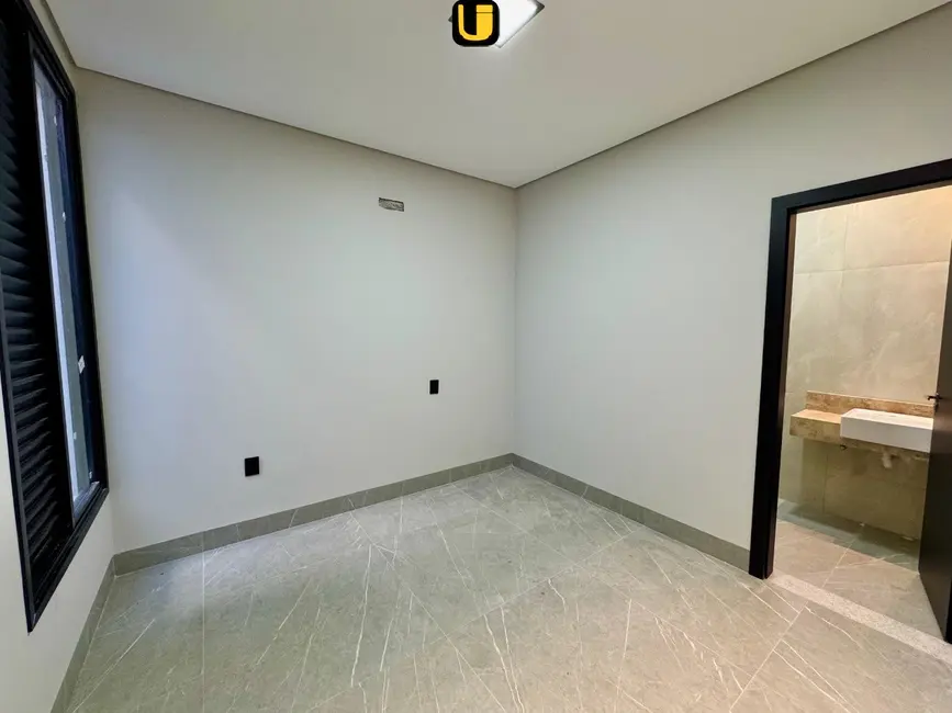 Foto 4 de Casa com 3 quartos à venda, 250m2 em Jardim Botânico, Uberlandia - MG