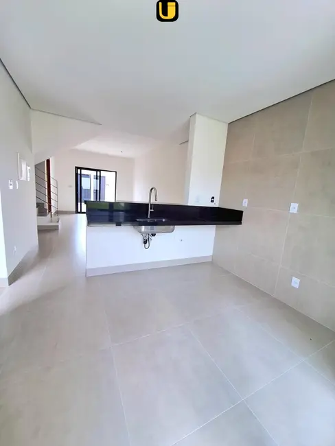 Foto 4 de Casa com 3 quartos à venda, 125m2 em Uberlandia - MG