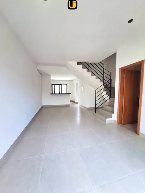 Foto 2 de Casa com 3 quartos à venda, 125m2 em Uberlandia - MG