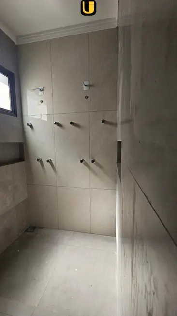 Foto 3 de Casa com 2 quartos à venda, 250m2 em Uberlandia - MG