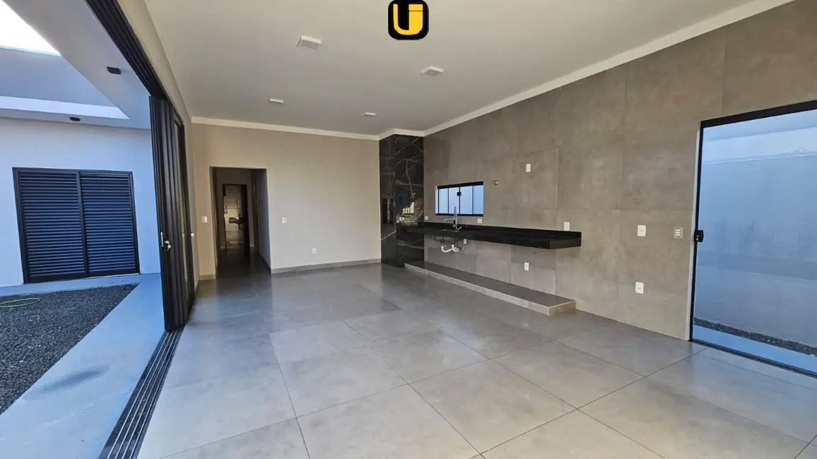 Foto 1 de Casa com 2 quartos à venda, 250m2 em Uberlandia - MG