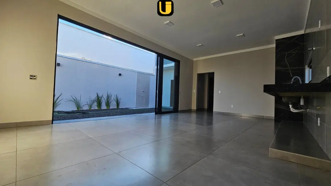 Foto 2 de Casa com 2 quartos à venda, 250m2 em Uberlandia - MG