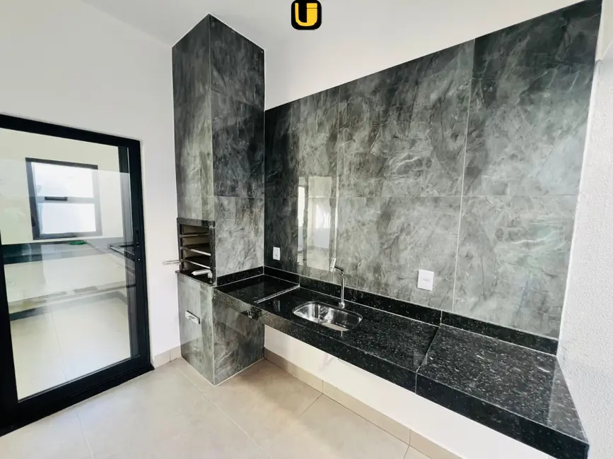 Casa com 3 quartos à venda, 150m2 em Novo Mundo, Uberlandia - MG - imagem 1 Foto 1 de Casa com 3 quartos à venda, 150m2 em Novo Mundo, Uberlandia - MG