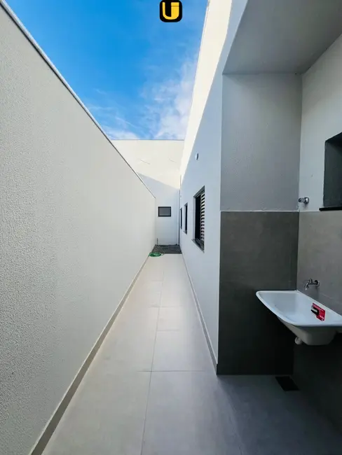 Casa com 3 quartos à venda, 150m2 em Novo Mundo, Uberlandia - MG - imagem 3 Foto 3 de Casa com 3 quartos à venda, 150m2 em Novo Mundo, Uberlandia - MG