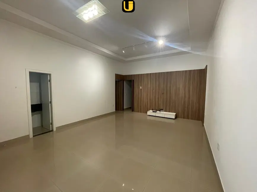 Casa com 3 quartos à venda, 250m2 em Alto Umuarama, Uberlandia - MG - imagem 6 Foto 6 de Casa com 3 quartos à venda, 250m2 em Alto Umuarama, Uberlandia - MG
