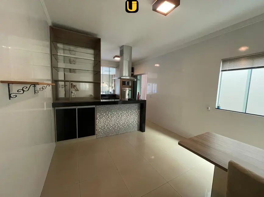 Casa com 3 quartos à venda, 250m2 em Alto Umuarama, Uberlandia - MG - imagem 2 Foto 2 de Casa com 3 quartos à venda, 250m2 em Alto Umuarama, Uberlandia - MG