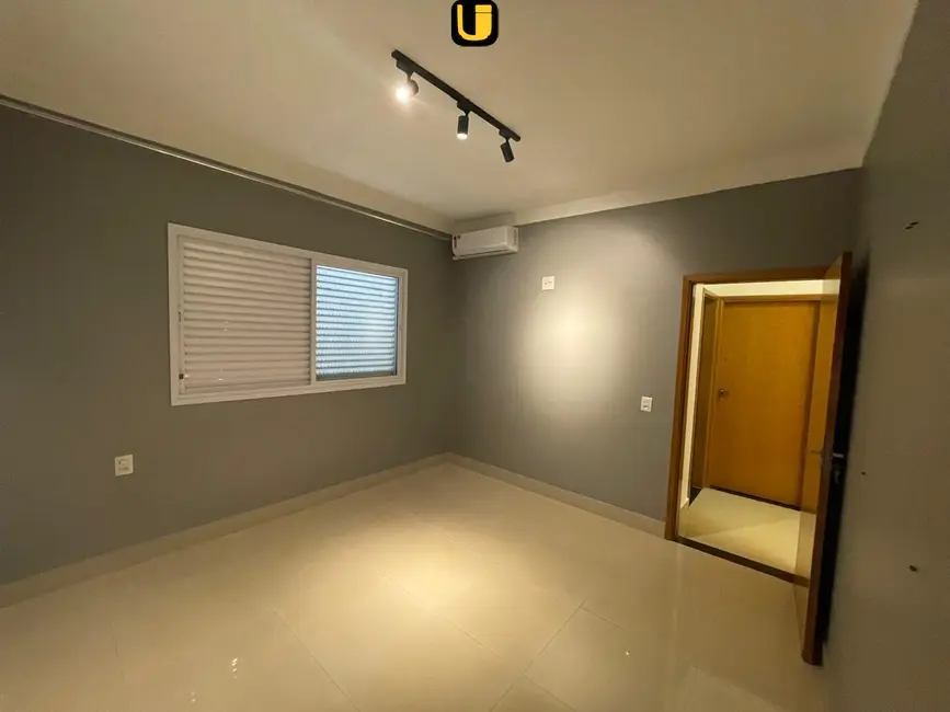 Casa com 3 quartos à venda, 250m2 em Alto Umuarama, Uberlandia - MG - imagem 8 Foto 8 de Casa com 3 quartos à venda, 250m2 em Alto Umuarama, Uberlandia - MG