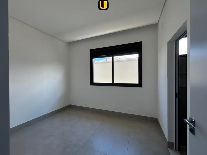 Foto 7 de Casa de Condomínio com 4 quartos à venda, 300m2 em Laranjeiras, Uberlandia - MG