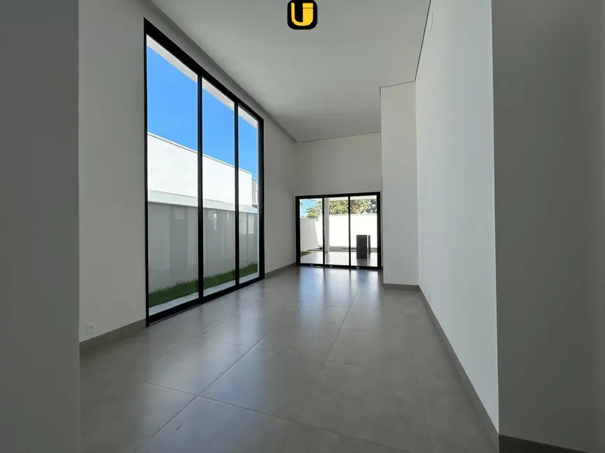 Foto 3 de Casa de Condomínio com 4 quartos à venda, 300m2 em Laranjeiras, Uberlandia - MG
