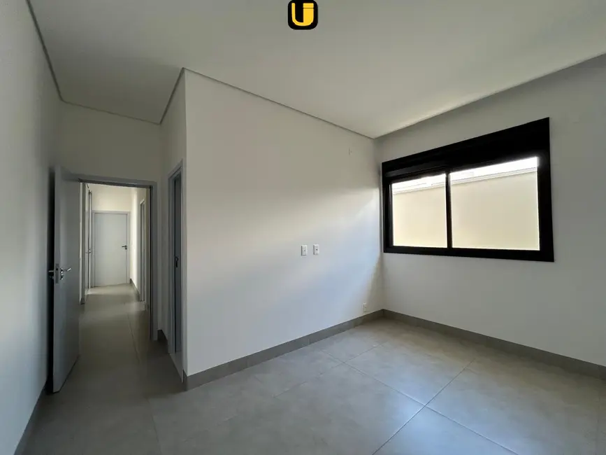 Foto 5 de Casa de Condomínio com 4 quartos à venda, 300m2 em Laranjeiras, Uberlandia - MG