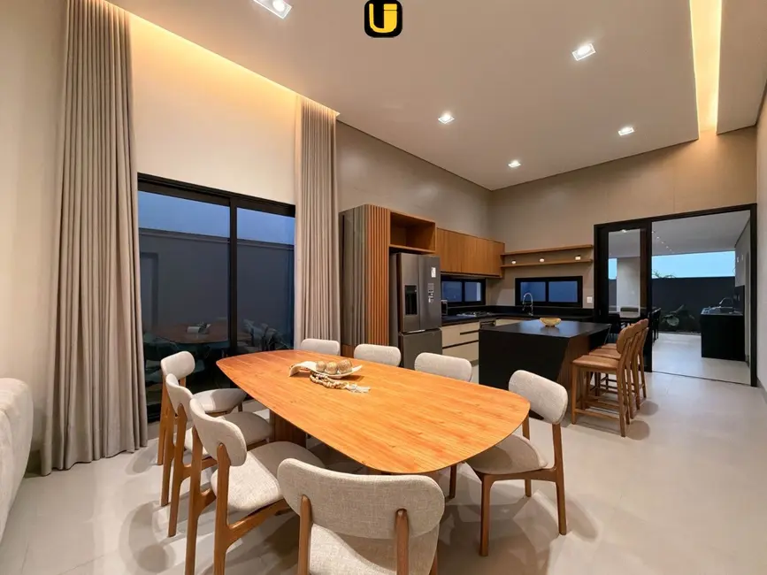 Foto 3 de Casa de Condomínio com 4 quartos à venda, 200m2 em Jardim Sul, Uberlandia - MG