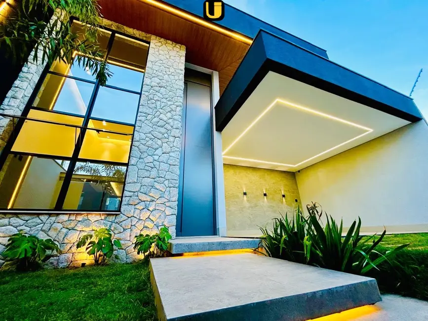 Foto 1 de Casa com 3 quartos à venda, 286m2 em Uberlandia - MG