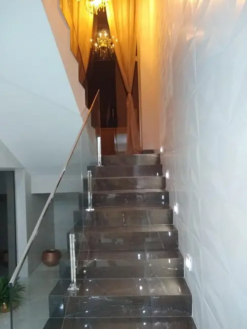 Sobrado com 3 quartos à venda, 360m2 em Jardim do Lago, Uberaba - MG - imagem 3 Foto 3 de Sobrado com 3 quartos à venda, 360m2 em Jardim do Lago, Uberaba - MG