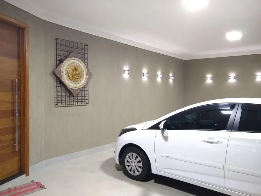 Sobrado com 3 quartos à venda, 360m2 em Jardim do Lago, Uberaba - MG - imagem 4 Foto 4 de Sobrado com 3 quartos à venda, 360m2 em Jardim do Lago, Uberaba - MG