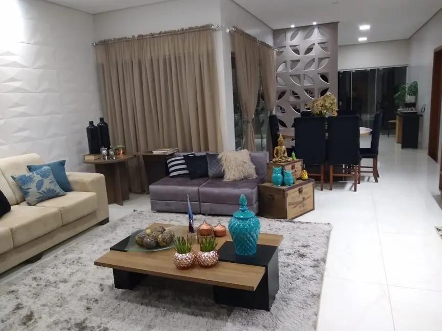Sobrado com 3 quartos à venda, 360m2 em Jardim do Lago, Uberaba - MG - imagem 9 Foto 9 de Sobrado com 3 quartos à venda, 360m2 em Jardim do Lago, Uberaba - MG