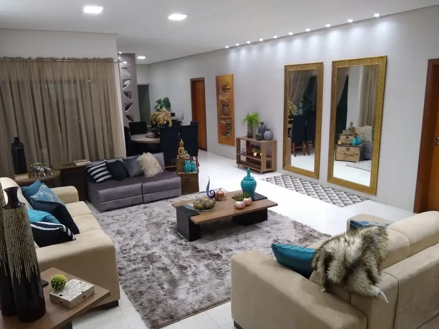 Sobrado com 3 quartos à venda, 360m2 em Jardim do Lago, Uberaba - MG - imagem 8 Foto 8 de Sobrado com 3 quartos à venda, 360m2 em Jardim do Lago, Uberaba - MG