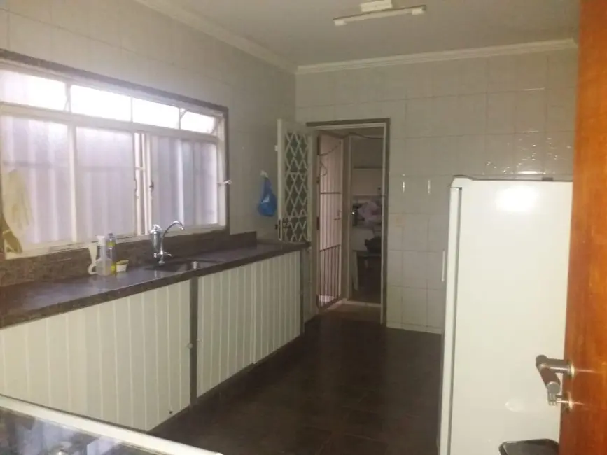 Casa com 3 quartos à venda, 200m2 em Conjunto Uberaba, Uberaba - MG - imagem 6 Foto 6 de Casa com 3 quartos à venda, 200m2 em Conjunto Uberaba, Uberaba - MG