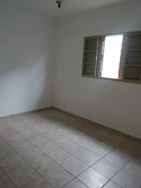Casa com 3 quartos à venda, 250m2 em Nossa Senhora da Abadia, Uberaba - MG - imagem 4 Foto 4 de Casa com 3 quartos à venda, 250m2 em Nossa Senhora da Abadia, Uberaba - MG