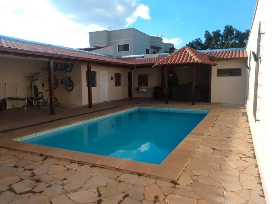 Foto 1 de Casa com 3 quartos à venda, 450m2 em Santa Marta, Uberaba - MG
