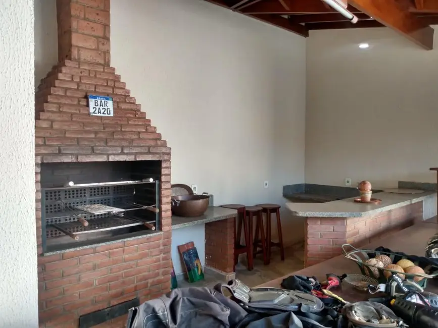 Casa com 3 quartos à venda, 450m2 em Santa Marta, Uberaba - MG - imagem 3 Foto 3 de Casa com 3 quartos à venda, 450m2 em Santa Marta, Uberaba - MG