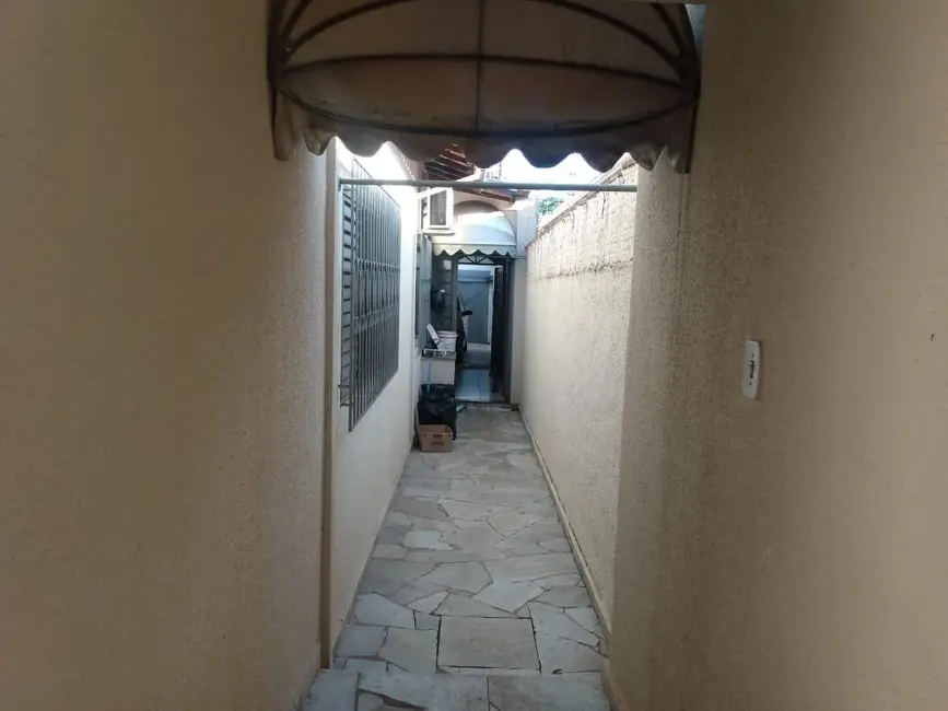 Casa com 3 quartos à venda, 450m2 em Santa Marta, Uberaba - MG - imagem 6 Foto 6 de Casa com 3 quartos à venda, 450m2 em Santa Marta, Uberaba - MG