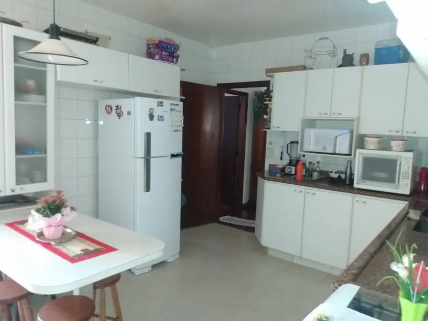 Casa com 3 quartos à venda, 450m2 em Santa Marta, Uberaba - MG - imagem 4 Foto 4 de Casa com 3 quartos à venda, 450m2 em Santa Marta, Uberaba - MG