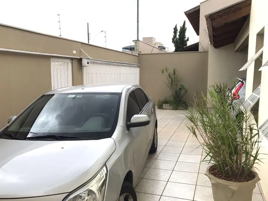 Casa com 4 quartos à venda, 300m2 em Cidade Jardim, Uberaba - MG - imagem 7 Foto 7 de Casa com 4 quartos à venda, 300m2 em Cidade Jardim, Uberaba - MG