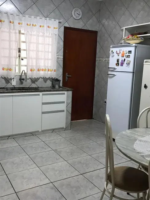 Foto 2 de Casa com 4 quartos à venda, 300m2 em Cidade Jardim, Uberaba - MG