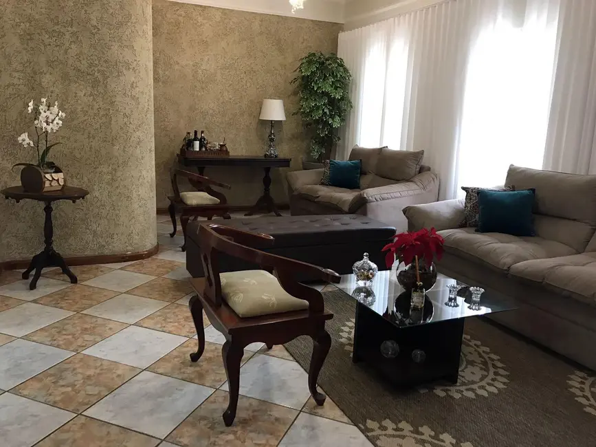 Casa com 4 quartos à venda, 300m2 em Cidade Jardim, Uberaba - MG - imagem 4 Foto 4 de Casa com 4 quartos à venda, 300m2 em Cidade Jardim, Uberaba - MG