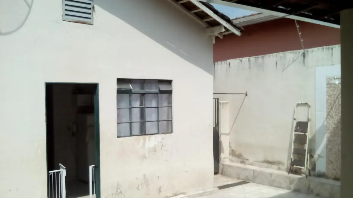 Casa com 3 quartos à venda, 250m2 em Núcleo Habitacional Silvério Cartafina, Uberaba - MG - imagem 3 Foto 3 de Casa com 3 quartos à venda, 250m2 em Núcleo Habitacional Silvério Cartafina, Uberaba - MG