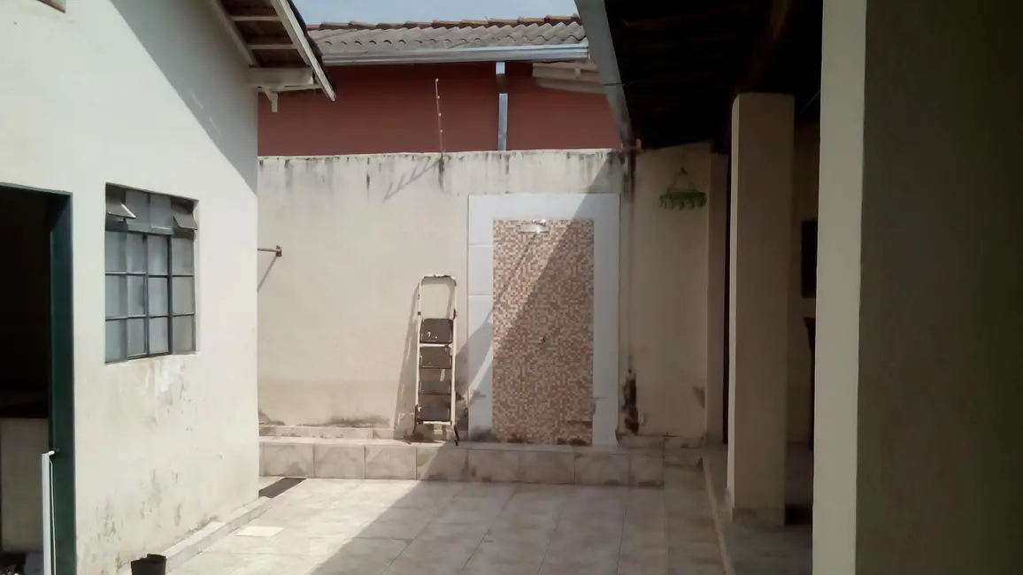 Casa com 3 quartos à venda, 250m2 em Núcleo Habitacional Silvério Cartafina, Uberaba - MG - imagem 6 Foto 6 de Casa com 3 quartos à venda, 250m2 em Núcleo Habitacional Silvério Cartafina, Uberaba - MG