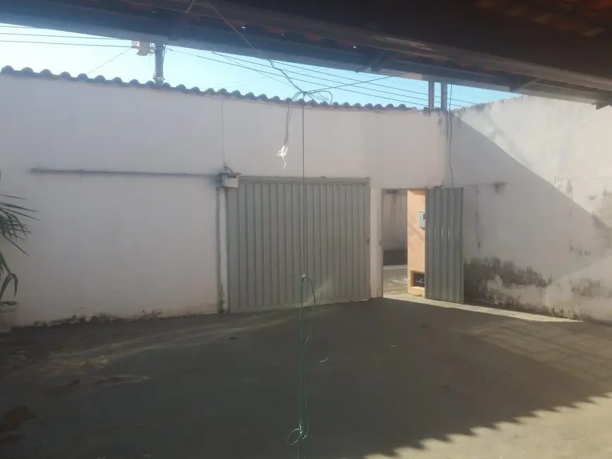 Sobrado com 3 quartos para alugar, 1020m2 em Conjunto Margarida Rosa de Azevedo, Uberaba - MG - imagem 4 Foto 4 de Sobrado com 3 quartos para alugar, 1020m2 em Conjunto Margarida Rosa de Azevedo, Uberaba - MG