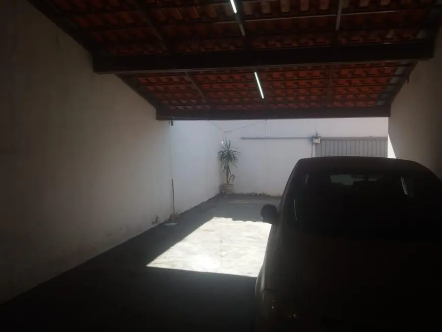 Sobrado com 3 quartos para alugar, 1020m2 em Conjunto Margarida Rosa de Azevedo, Uberaba - MG - imagem 3 Foto 3 de Sobrado com 3 quartos para alugar, 1020m2 em Conjunto Margarida Rosa de Azevedo, Uberaba - MG