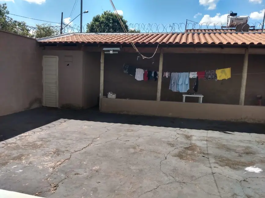 Casa com 2 quartos à venda, 250m2 em Jardim Copacabana, Uberaba - MG - imagem 5 Foto 5 de Casa com 2 quartos à venda, 250m2 em Jardim Copacabana, Uberaba - MG