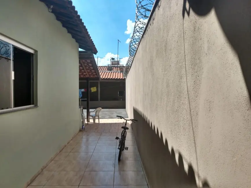 Casa com 2 quartos à venda, 250m2 em Jardim Copacabana, Uberaba - MG - imagem 8 Foto 8 de Casa com 2 quartos à venda, 250m2 em Jardim Copacabana, Uberaba - MG