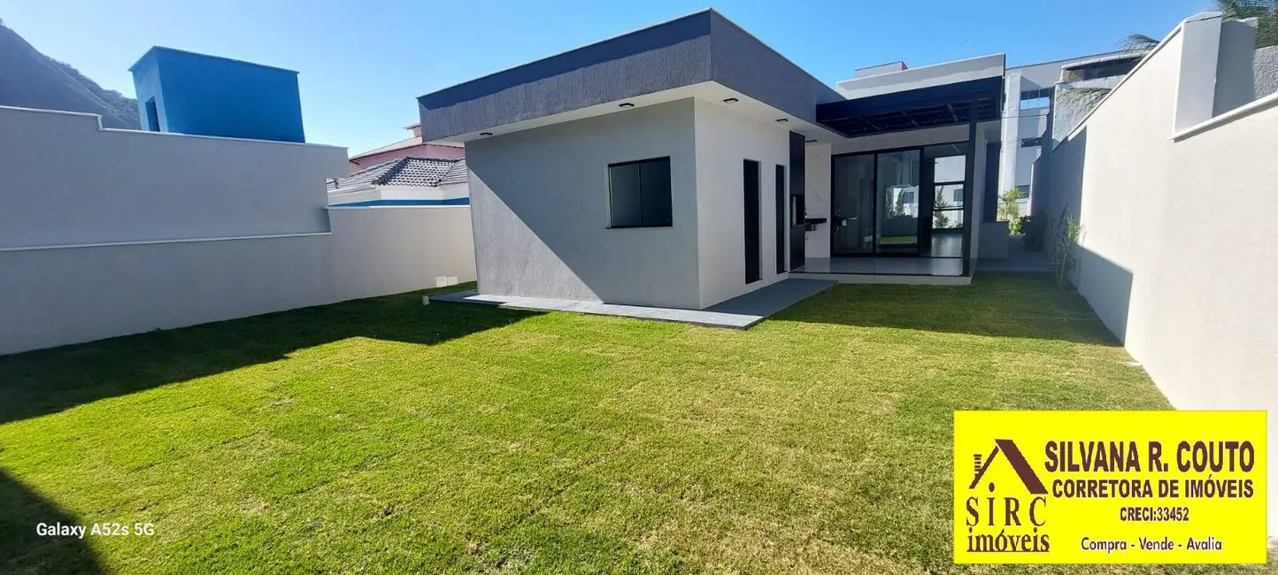 Foto 3 de Casa de Condomínio com 3 quartos à venda, 360m2 em Marica - RJ