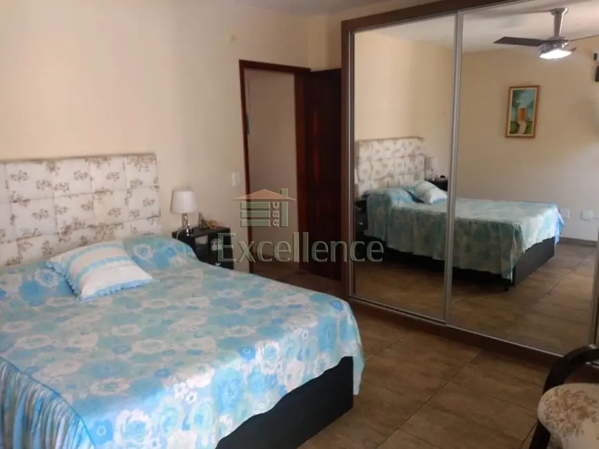 Sobrado com 5 quartos à venda, 197m2 em Santa Paula, Sao Caetano Do Sul - SP - imagem 8 Foto 8 de Sobrado com 5 quartos à venda, 197m2 em Santa Paula, Sao Caetano Do Sul - SP